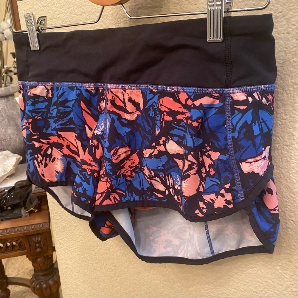 LULULEMON Women Blue Pink Patterned Athletic Shorts Size 4